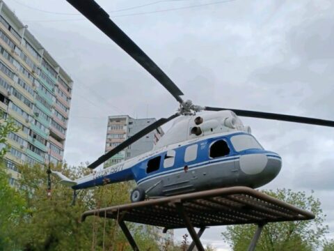 В памятнике вертолету Ми-2 восстановили окна, разбитые вандалами новости Лобни 